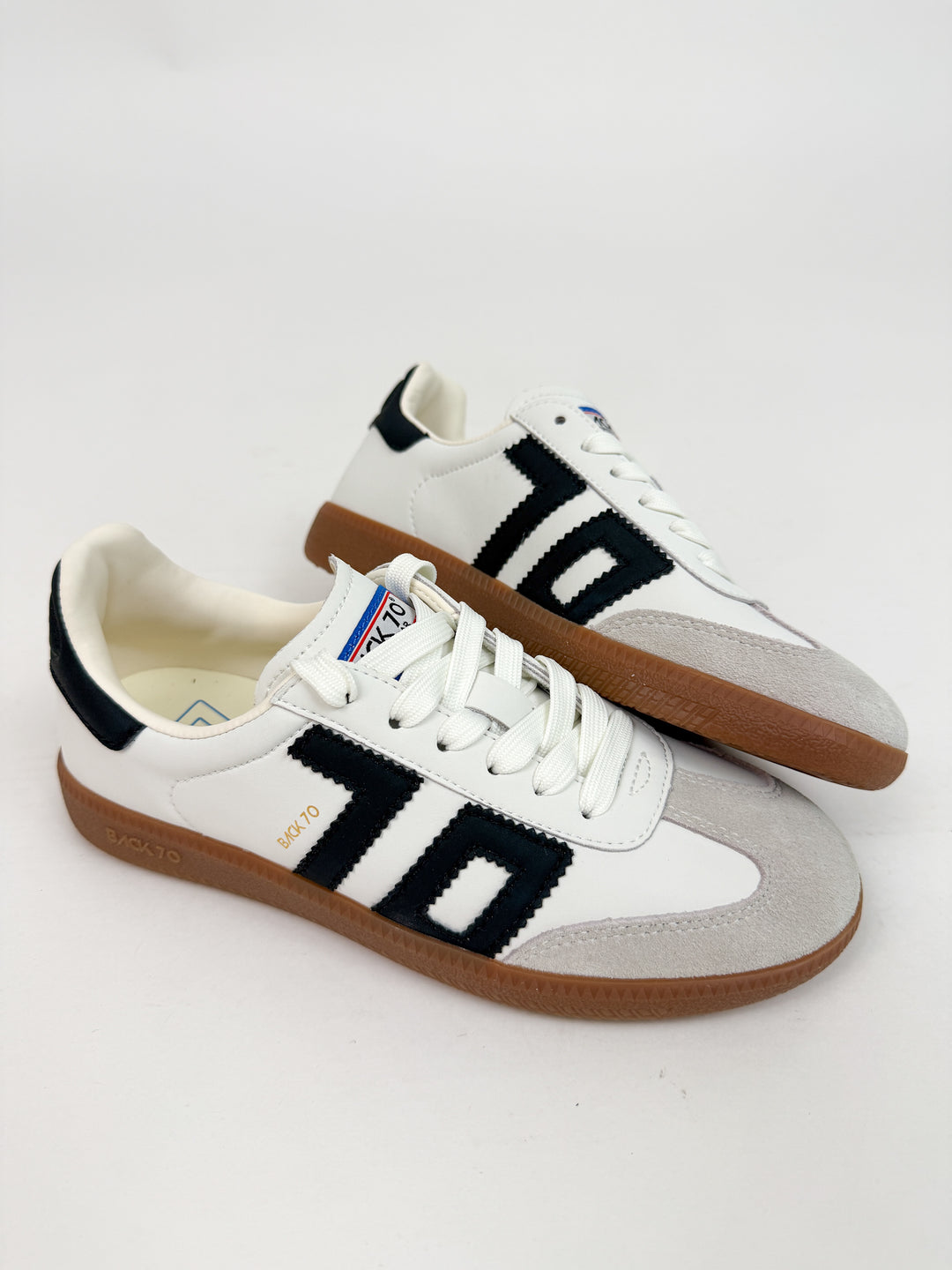 Back 70 Cloud White Black