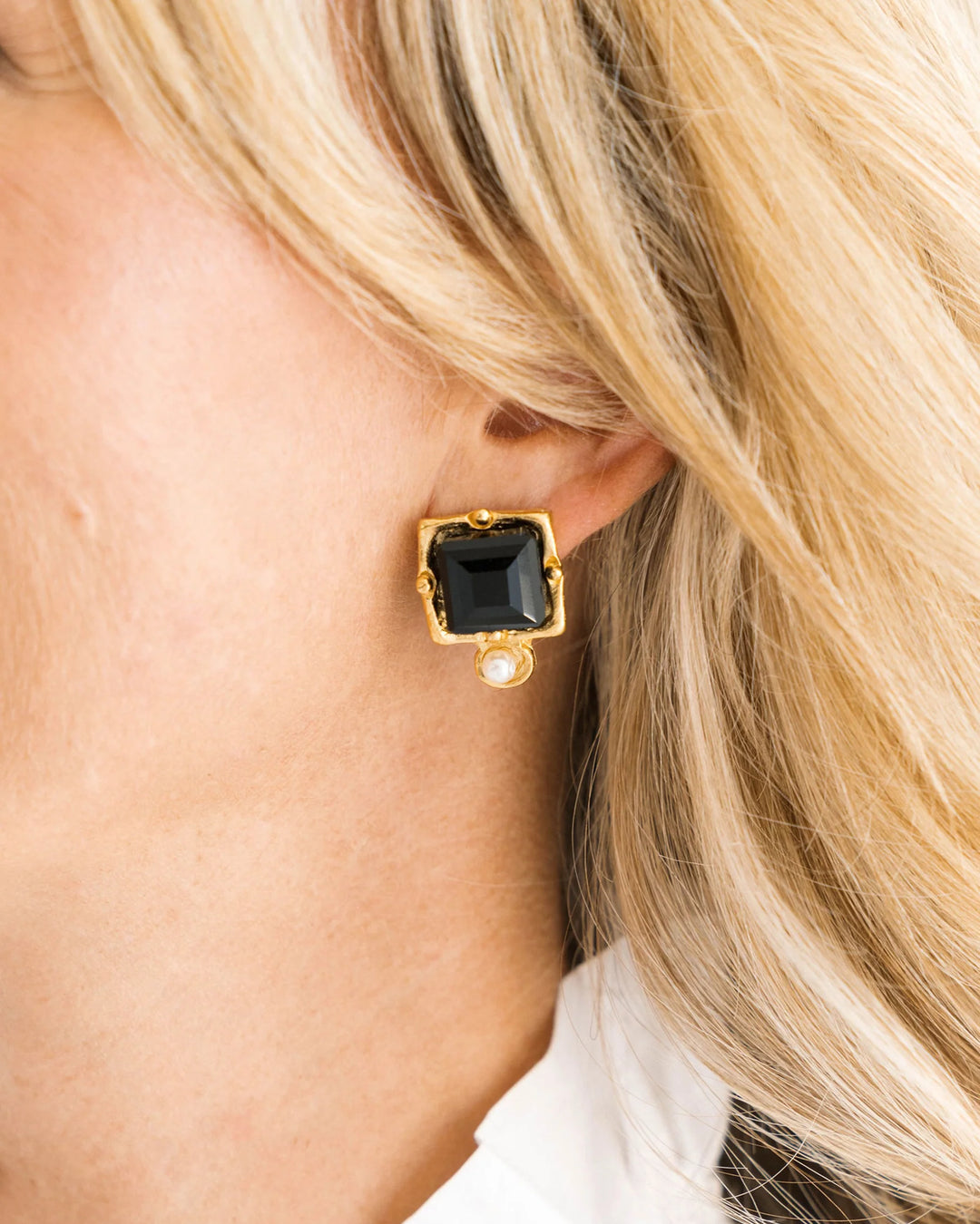Susan Shaw London Studs - Black