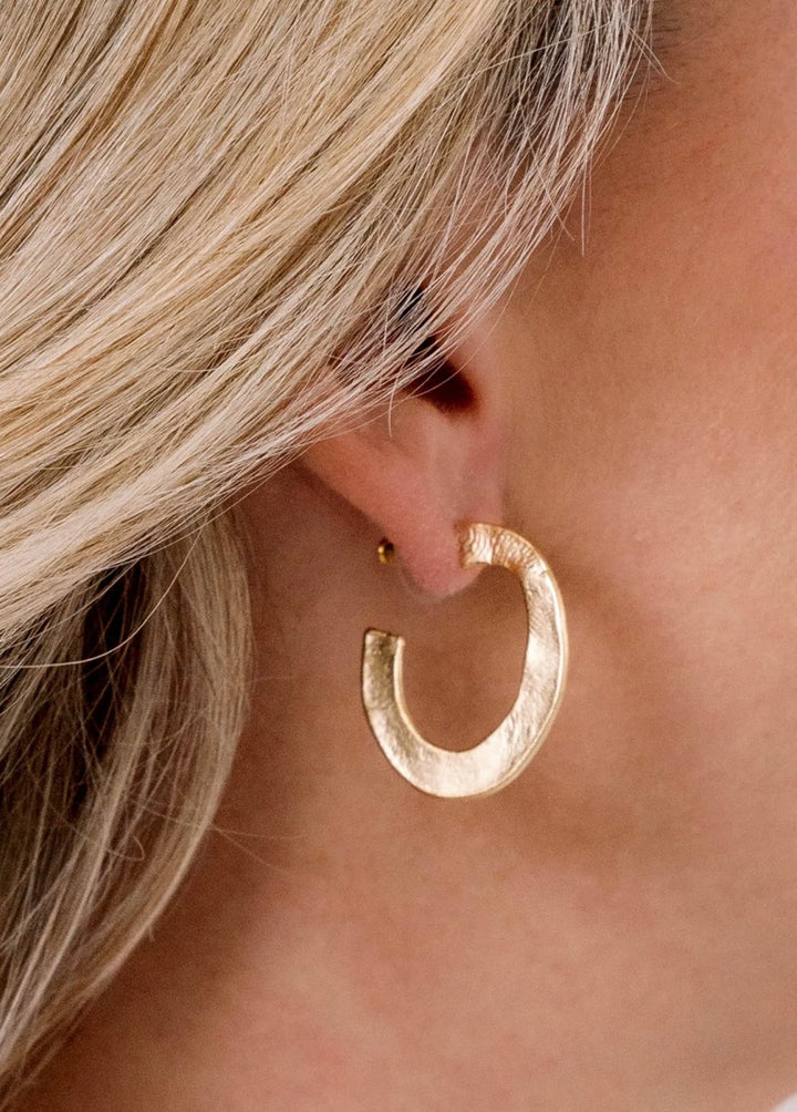 A close-up of a model&