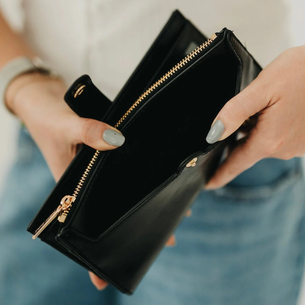 Essential Carryall Wallet - Black