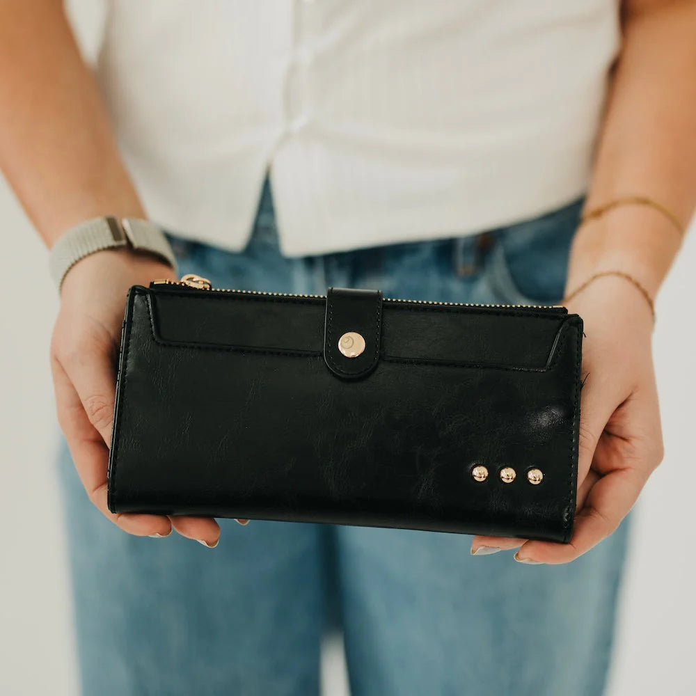 Essential Carryall Wallet - Black