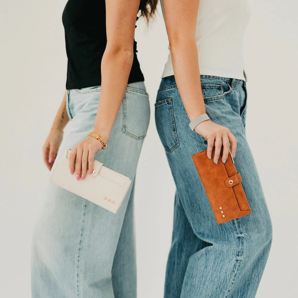 Essential Carryall Wallet - Brown