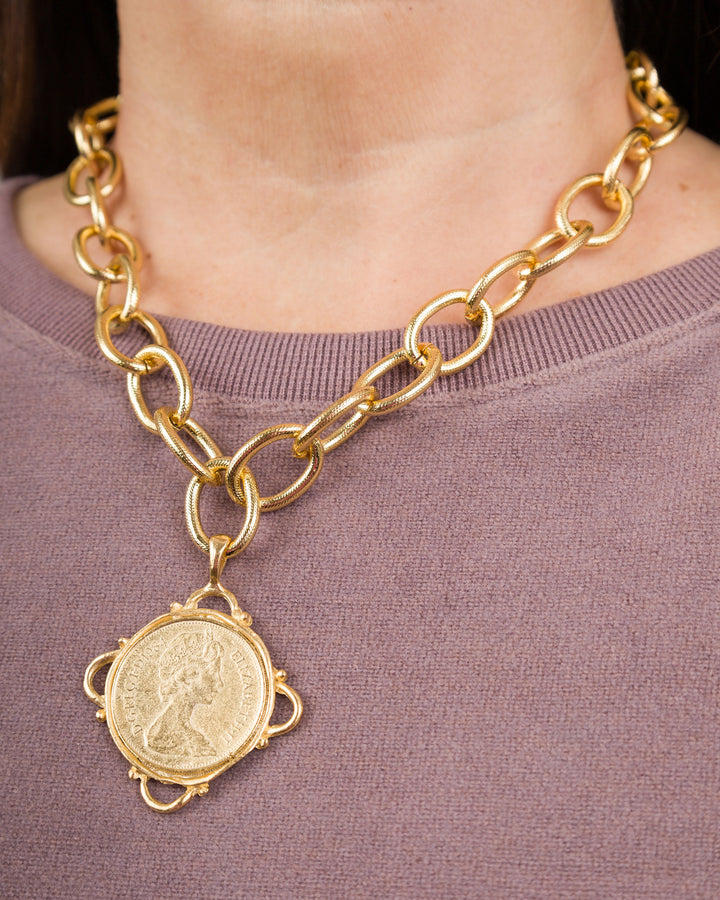 Susan Shaw Gold Queen Elizabeth Necklace - Gold