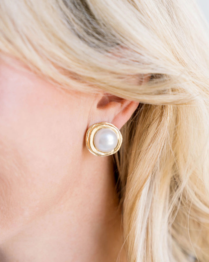 Susan Shaw Gold White Pearl Cabochon Earring
