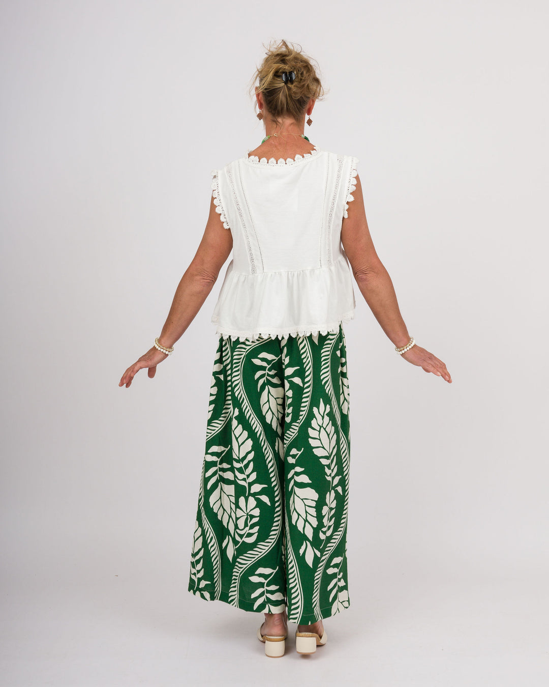 Soft Washed Lace Decorated Sleeveless Top - Off-White