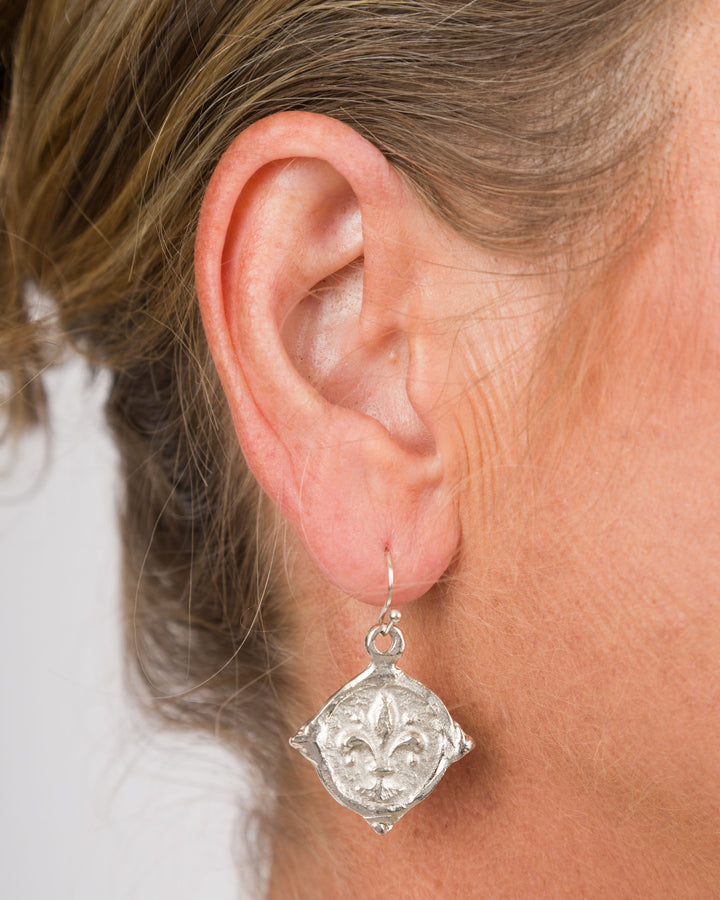 Susan Shaw Fleur De Lis Intaglio Earrings - Silver