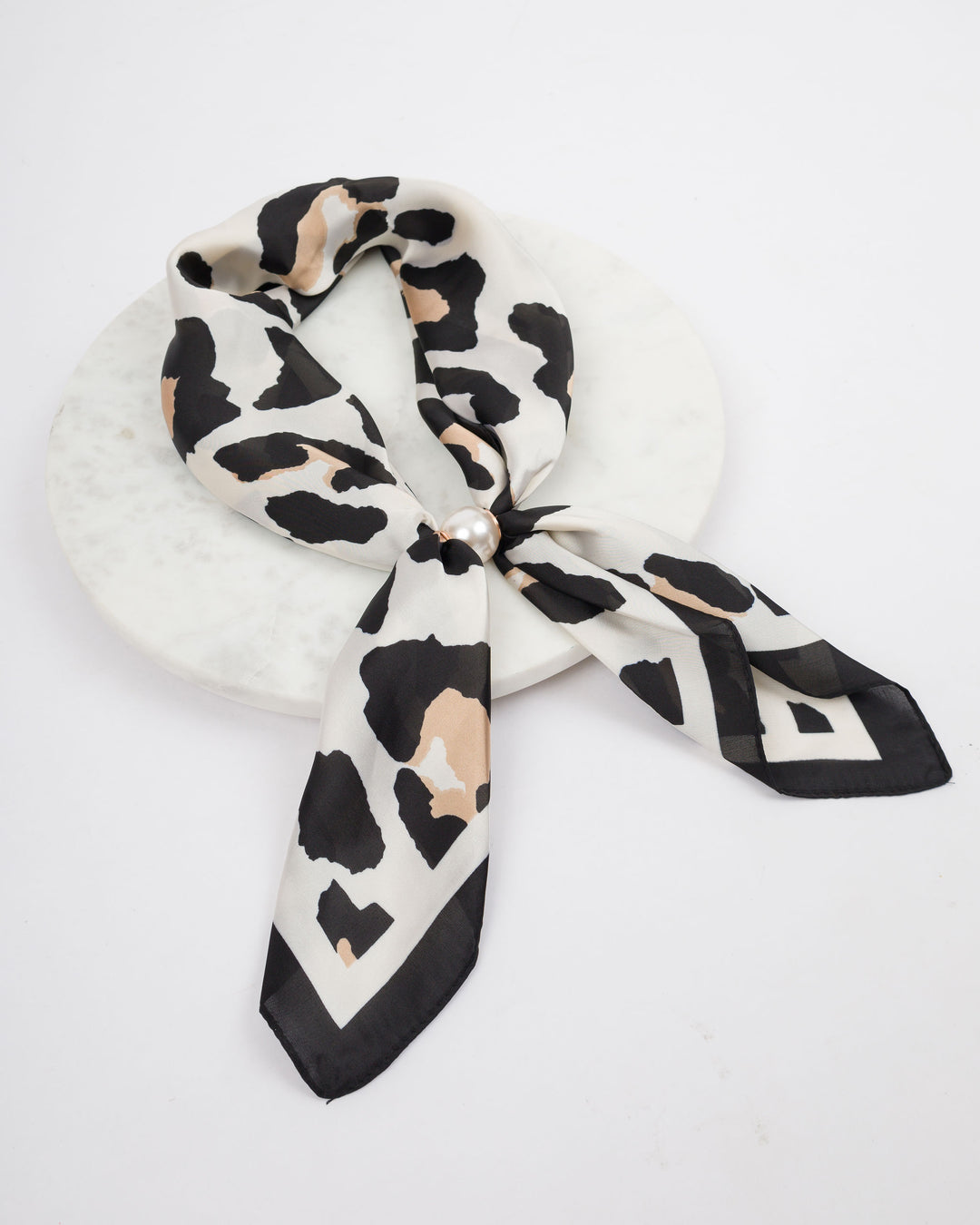 Magnetic Pearl Scarf - Off White, Black and Tan