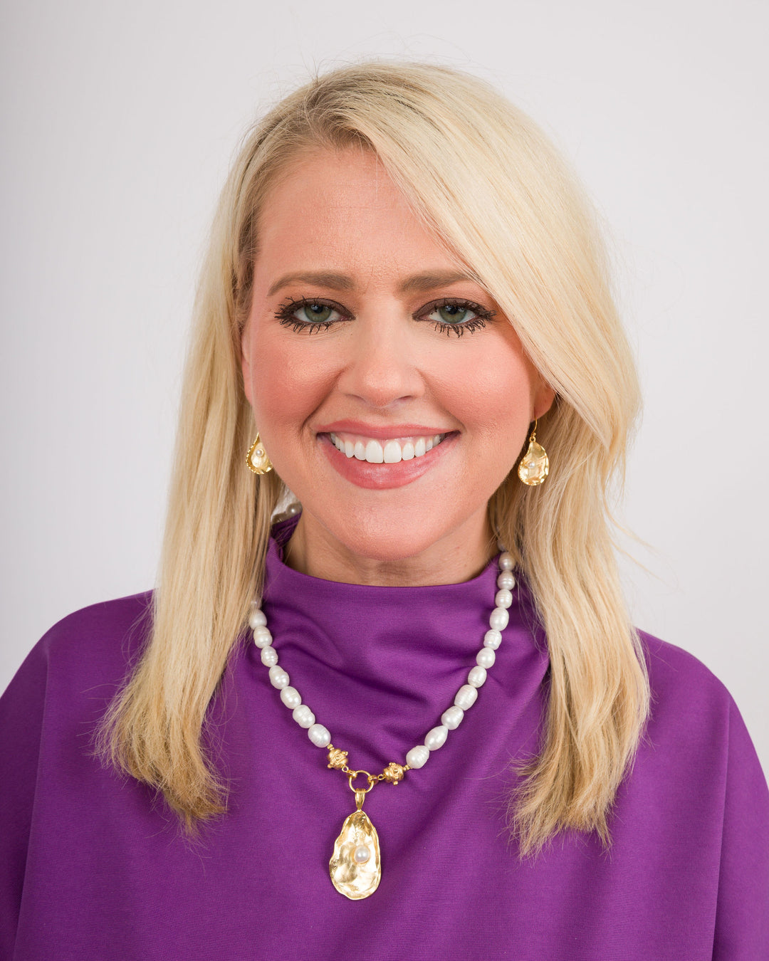 Susan Shaw Oyster Pearl Earrings - Gold
