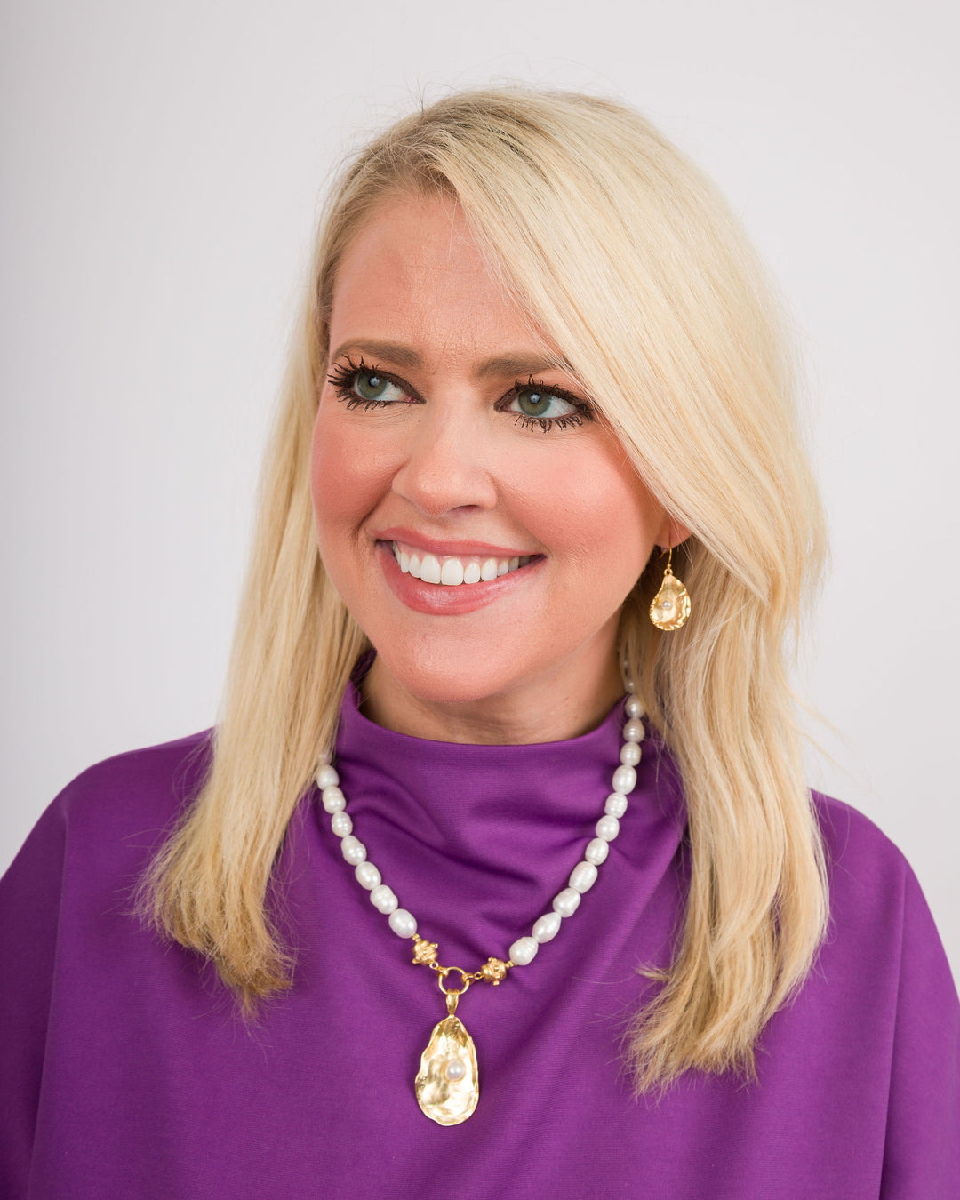 Susan Shaw Oyster Pearl Earrings - Gold