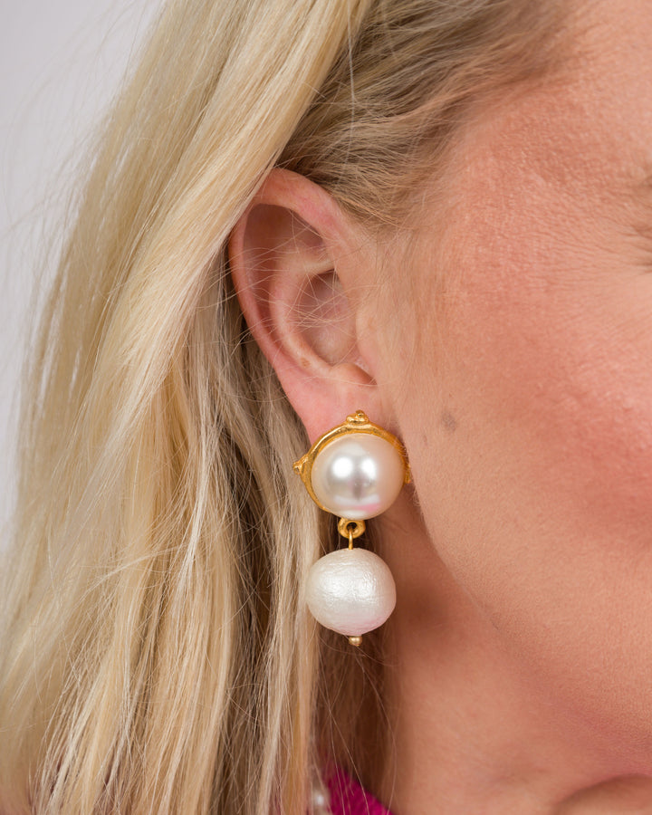 Susan Shaw Gold Cotton Pearl Cab with Cotton Pearl Drop Earrings