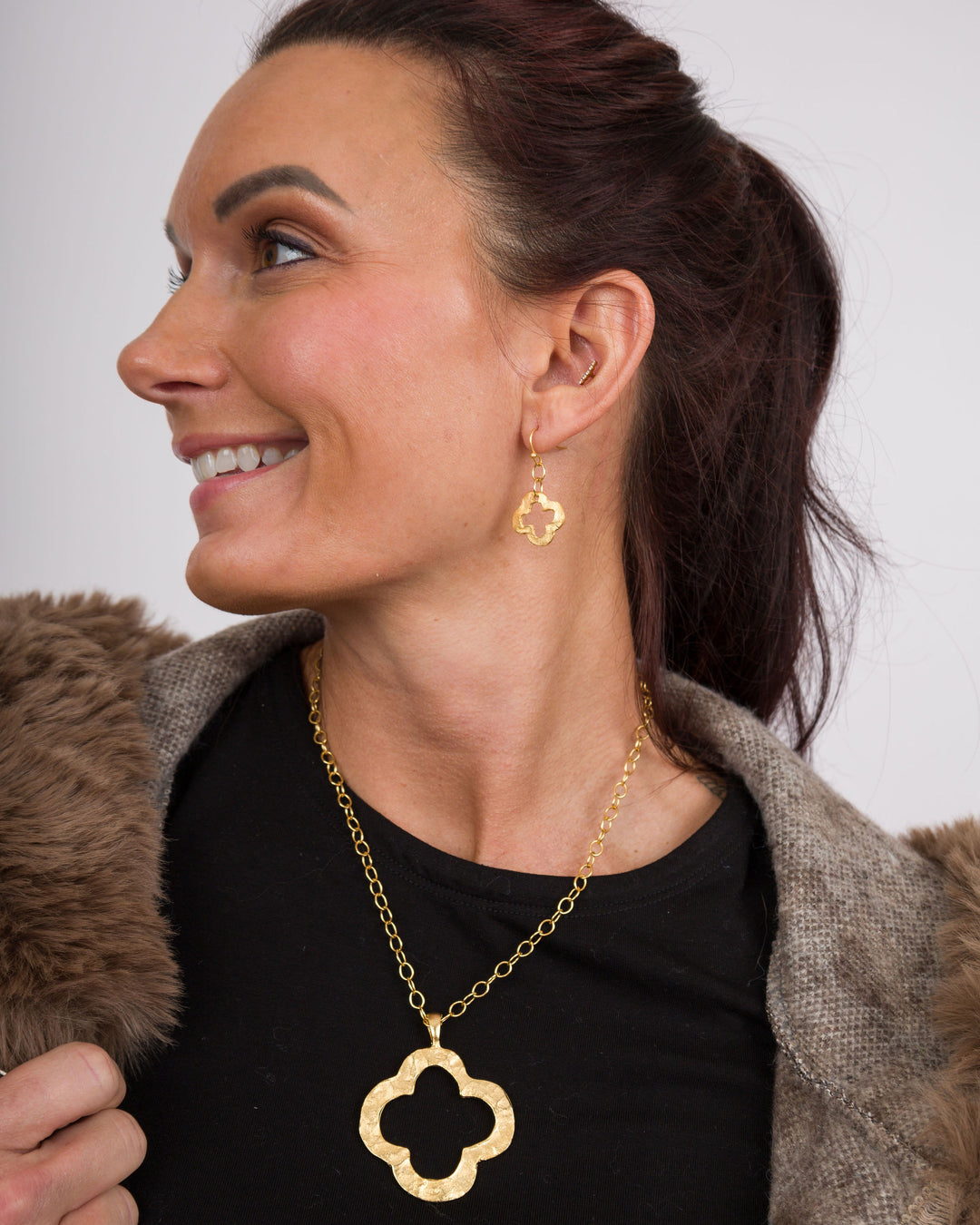 Susan Shaw Short Open Clover Necklace - Gold