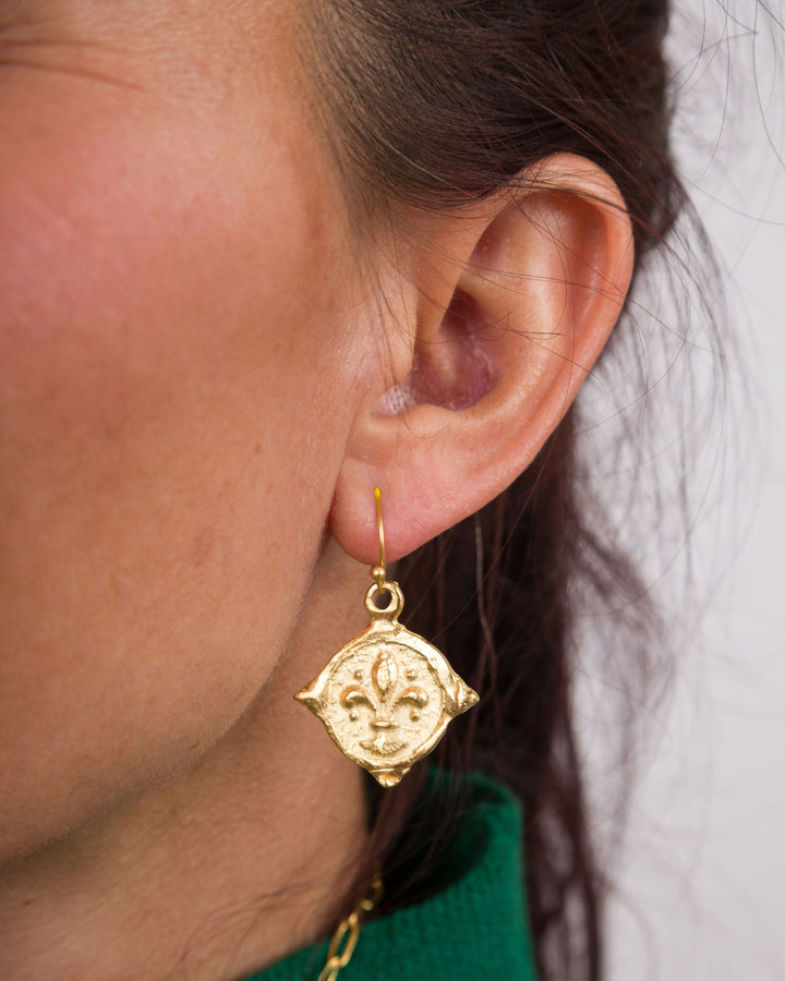 Susan Shaw Fleur De Lis Intaglio Earrings - Gold