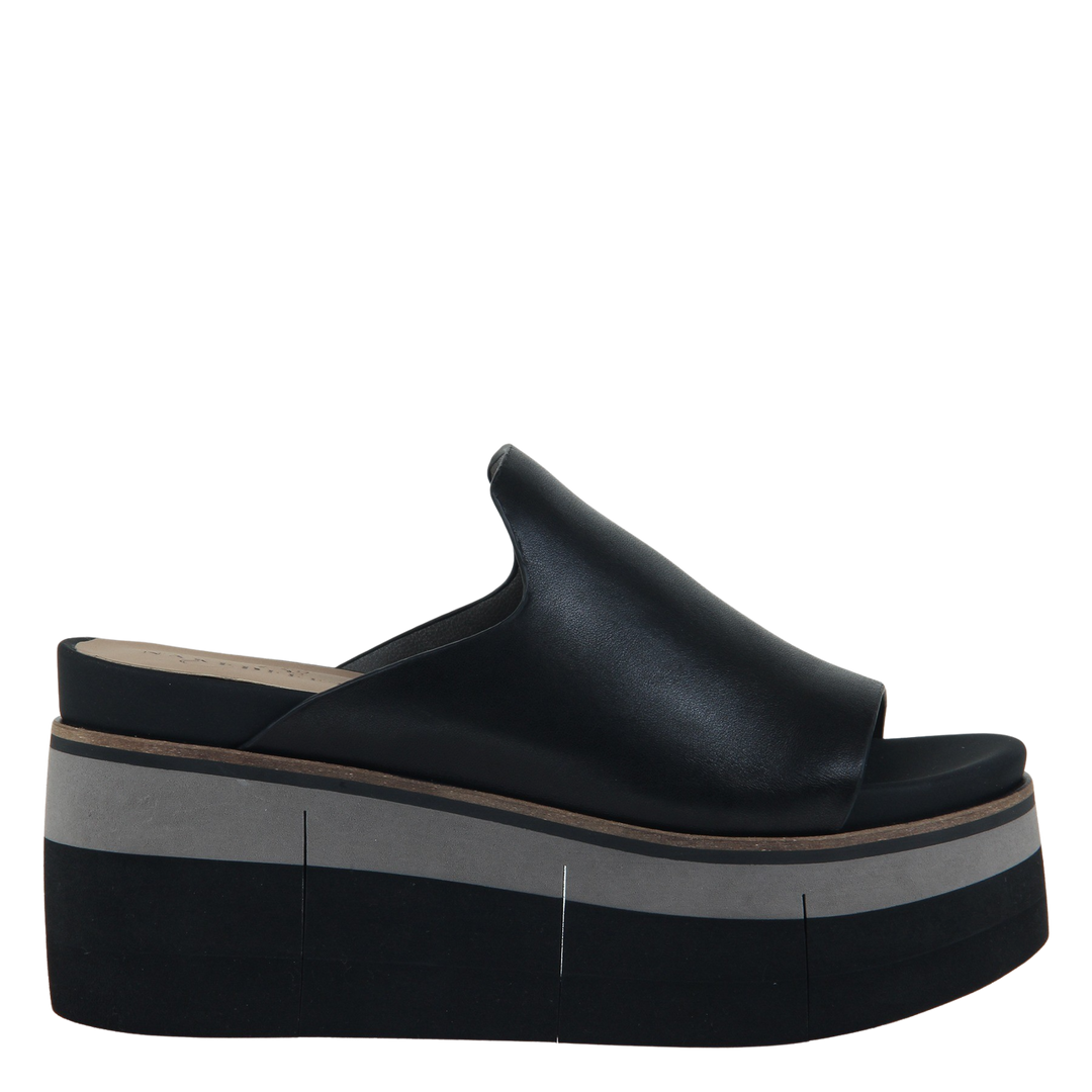 FLOW in BLACK, right view