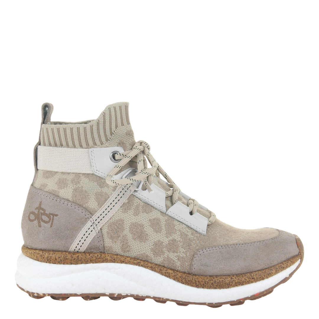 HYBRID in KHAKI, right view