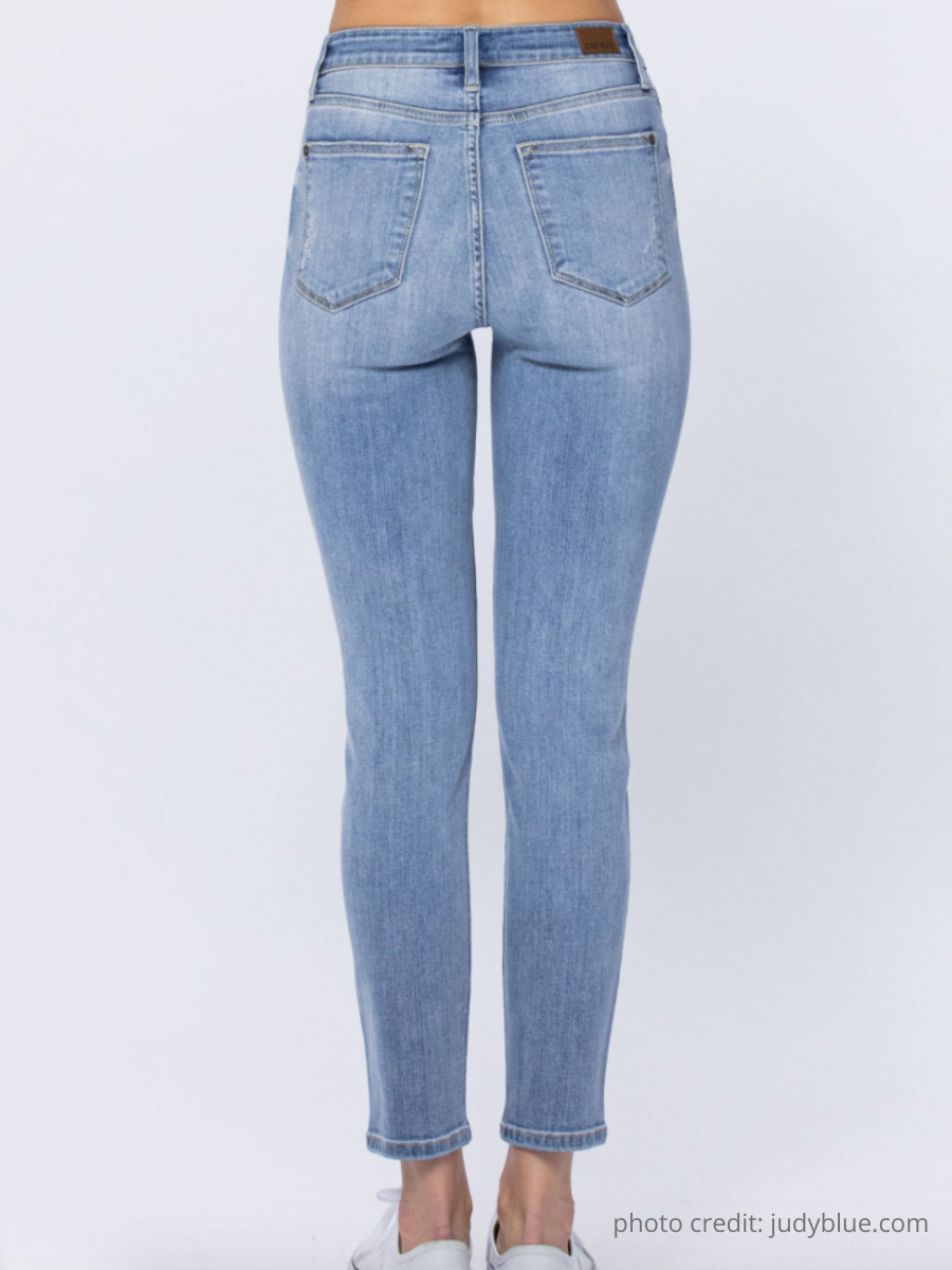 Judy Blue Hi Rise Light Bleach Wash Relaxed Fit Jeans-Final Sale