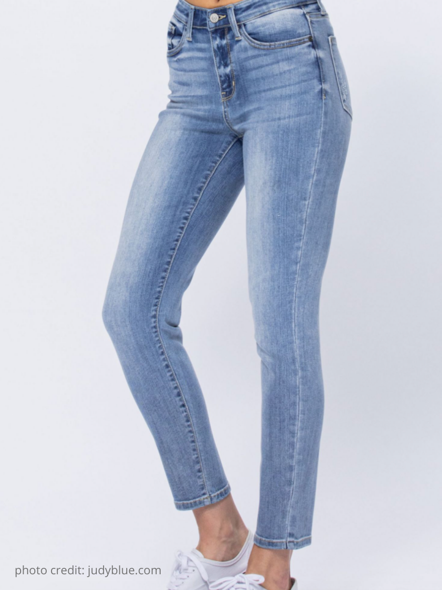 Judy Blue Hi Rise Light Bleach Wash Relaxed Fit Jeans-Final Sale
